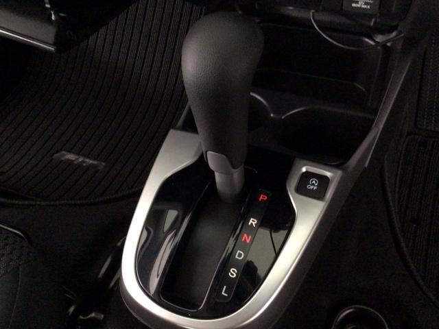 フィット １３Ｇ・Ｌホンダセンシング　ＬＥＤ・フルセグ・メモリナビ・ＤＶＤ・バックカメラ・ＥＣＯＮスイッチ・ＥＴＣ　衝突軽減　盗難防止装置　ＬＥＤライト　オートエアコン　ＶＳＡ　スマ－トキ－　キーフリー　クルコン　サイドエアバッグ　４ＷＤ（39枚目）