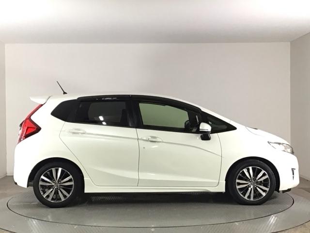 フィット ＲＳ　ＬＥＤ・フルセグ・メモリナビ・ＤＶＤ・ＣＤ・バックカメラ・純正ＡＷ・ＥＴＣ　フルセグテレビ　Ｂモニター　スマートキー＆プッシュスタート　パワステ　ＤＶＤプレーヤー　ＵＳＢ入力　盗難防止システム　ＡＢＳ（4枚目）