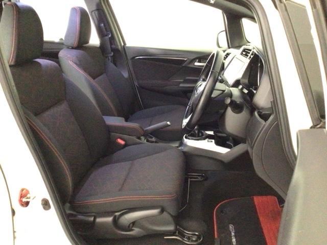 フィット ＲＳ　ＬＥＤ・フルセグ・メモリナビ・ＤＶＤ・ＣＤ・バックカメラ・純正ＡＷ・ＥＴＣ　フルセグテレビ　Ｂモニター　スマートキー＆プッシュスタート　パワステ　ＤＶＤプレーヤー　ＵＳＢ入力　盗難防止システム　ＡＢＳ（15枚目）