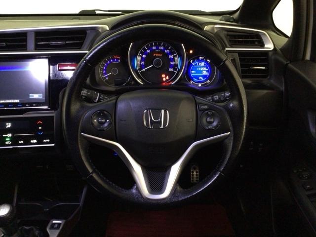 フィット ＲＳ　ＬＥＤ・フルセグ・メモリナビ・ＤＶＤ・ＣＤ・バックカメラ・純正ＡＷ・ＥＴＣ　フルセグテレビ　Ｂモニター　スマートキー＆プッシュスタート　パワステ　ＤＶＤプレーヤー　ＵＳＢ入力　盗難防止システム　ＡＢＳ（17枚目）