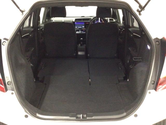 フィット ＲＳ　ＬＥＤ・フルセグ・メモリナビ・ＤＶＤ・ＣＤ・バックカメラ・純正ＡＷ・ＥＴＣ　フルセグテレビ　Ｂモニター　スマートキー＆プッシュスタート　パワステ　ＤＶＤプレーヤー　ＵＳＢ入力　盗難防止システム　ＡＢＳ（23枚目）