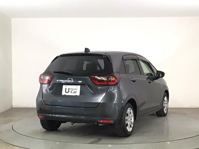 フィット ｅ：ＨＥＶホーム　レンタＵＰ・ＬＥＤ・フルセグ・メモリナビ・バックカメラ・ホンダＣＯＮＮＥＣＴ　前後誤発進抑制機能　クリソナ　助手席エアバッグ　運転席エアバッグ　ＬＥＤライト　ＵＳＢ接続　ＡＢＳ　サイドエアバッグ（4枚目）