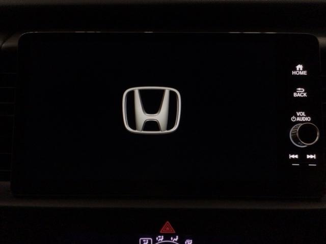 フィット ｅ：ＨＥＶホーム　レンタＵＰ・ＬＥＤ・フルセグ・メモリナビ・バックカメラ・ホンダＣＯＮＮＥＣＴ　前後誤発進抑制機能　クリソナ　助手席エアバッグ　運転席エアバッグ　ＬＥＤライト　ＵＳＢ接続　ＡＢＳ　サイドエアバッグ（6枚目）