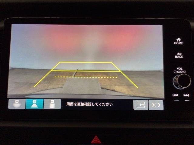 フィット ｅ：ＨＥＶホーム　レンタＵＰ・ＬＥＤ・フルセグ・メモリナビ・バックカメラ・ホンダＣＯＮＮＥＣＴ　前後誤発進抑制機能　クリソナ　助手席エアバッグ　運転席エアバッグ　ＬＥＤライト　ＵＳＢ接続　ＡＢＳ　サイドエアバッグ（8枚目）