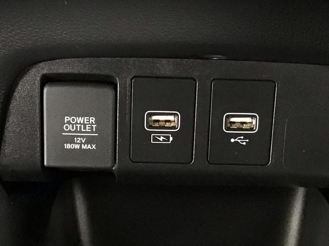 フィット ｅ：ＨＥＶホーム　レンタＵＰ・ＬＥＤ・フルセグ・メモリナビ・バックカメラ・ホンダＣＯＮＮＥＣＴ　前後誤発進抑制機能　クリソナ　助手席エアバッグ　運転席エアバッグ　ＬＥＤライト　ＵＳＢ接続　ＡＢＳ　サイドエアバッグ（11枚目）