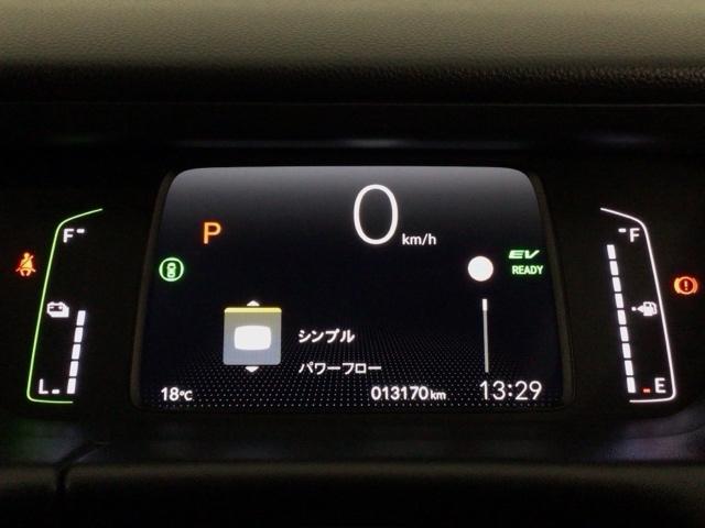 フィット ｅ：ＨＥＶホーム　レンタＵＰ・ＬＥＤ・フルセグ・メモリナビ・バックカメラ・ホンダＣＯＮＮＥＣＴ　前後誤発進抑制機能　クリソナ　助手席エアバッグ　運転席エアバッグ　ＬＥＤライト　ＵＳＢ接続　ＡＢＳ　サイドエアバッグ（12枚目）