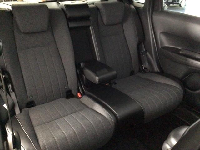 フィット ｅ：ＨＥＶホーム　レンタＵＰ・ＬＥＤ・フルセグ・メモリナビ・バックカメラ・ホンダＣＯＮＮＥＣＴ　前後誤発進抑制機能　クリソナ　助手席エアバッグ　運転席エアバッグ　ＬＥＤライト　ＵＳＢ接続　ＡＢＳ　サイドエアバッグ（14枚目）