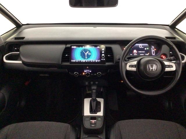 フィット ｅ：ＨＥＶホーム　レンタＵＰ・ＬＥＤ・フルセグ・メモリナビ・バックカメラ・ホンダＣＯＮＮＥＣＴ　前後誤発進抑制機能　クリソナ　助手席エアバッグ　運転席エアバッグ　ＬＥＤライト　ＵＳＢ接続　ＡＢＳ　サイドエアバッグ（16枚目）