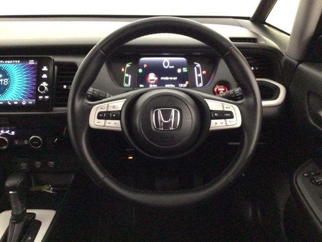 フィット ｅ：ＨＥＶホーム　レンタＵＰ・ＬＥＤ・フルセグ・メモリナビ・バックカメラ・ホンダＣＯＮＮＥＣＴ　前後誤発進抑制機能　クリソナ　助手席エアバッグ　運転席エアバッグ　ＬＥＤライト　ＵＳＢ接続　ＡＢＳ　サイドエアバッグ（17枚目）