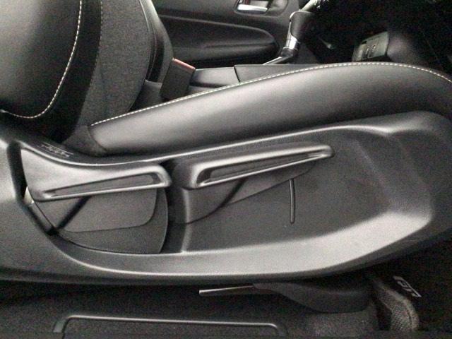 フィット ｅ：ＨＥＶホーム　レンタＵＰ・ＬＥＤ・フルセグ・メモリナビ・バックカメラ・ホンダＣＯＮＮＥＣＴ　前後誤発進抑制機能　クリソナ　助手席エアバッグ　運転席エアバッグ　ＬＥＤライト　ＵＳＢ接続　ＡＢＳ　サイドエアバッグ（27枚目）