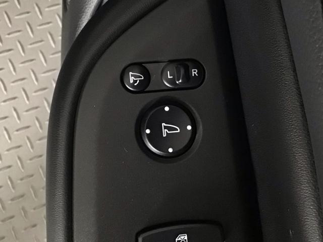 フィット ｅ：ＨＥＶホーム　レンタＵＰ・ＬＥＤ・フルセグ・メモリナビ・バックカメラ・ホンダＣＯＮＮＥＣＴ　前後誤発進抑制機能　クリソナ　助手席エアバッグ　運転席エアバッグ　ＬＥＤライト　ＵＳＢ接続　ＡＢＳ　サイドエアバッグ（38枚目）