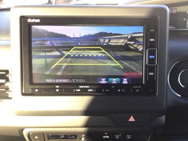 【バックカメラ】運転が苦手な方も車庫入れラクラクです！ギアをリバースに入れれば自動的に切り換わりますので、面倒な操作は不要です♪狭い駐車場もお車を傷つけず安心ですね！