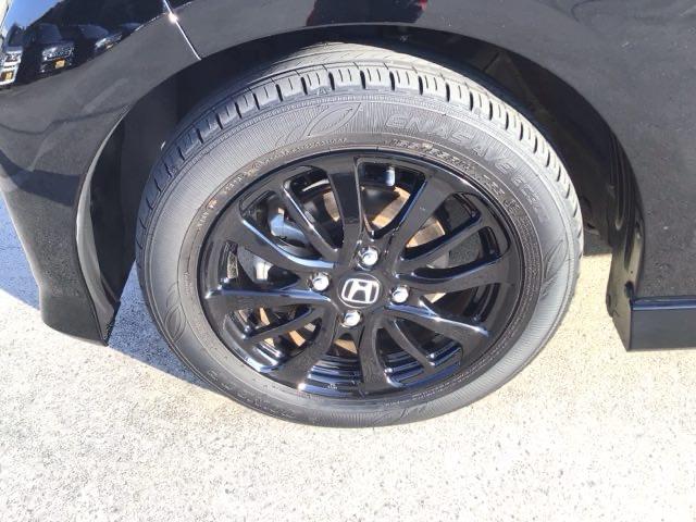 【アルミホイール】純正アルミホイール装備！足元を際立たせ、軽快な走りを演出します！印象もアップし、スタイルも引き締まります！スポーティーさの中にラグジュアリーを感じさせるデザインですね♪