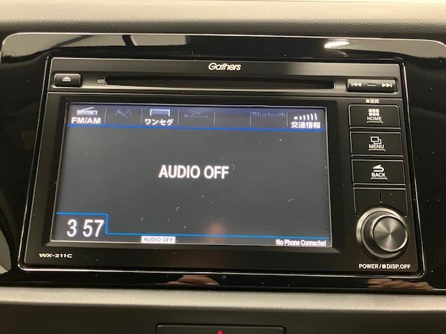 フィット ｅ：ＨＥＶホーム　ＬＥＤ・ディスプレイオーディオ・バックカメラ・ホンダＣＯＮＮＥＣＴ・スマートキー　前後誤発進抑制機能　クリソナ　助手席エアバッグ　運転席エアバッグ　ＬＥＤライト　ＵＳＢ接続　ＡＢＳ　サイドエアバッグ（7枚目）