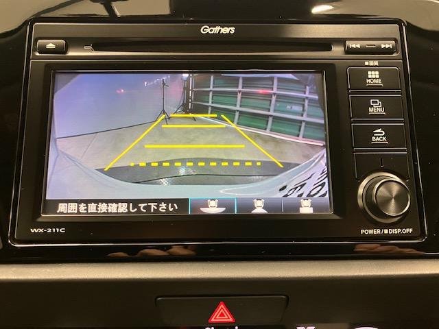 フィット ｅ：ＨＥＶホーム　ＬＥＤ・ディスプレイオーディオ・バックカメラ・ホンダＣＯＮＮＥＣＴ・スマートキー　前後誤発進抑制機能　クリソナ　助手席エアバッグ　運転席エアバッグ　ＬＥＤライト　ＵＳＢ接続　ＡＢＳ　サイドエアバッグ（9枚目）