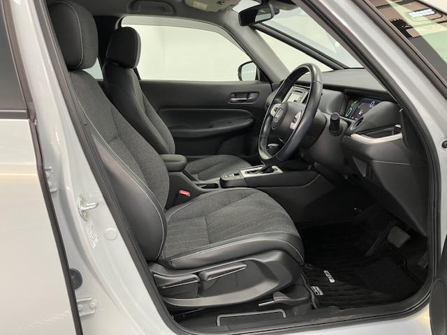 フィット ｅ：ＨＥＶホーム　ＬＥＤ・ディスプレイオーディオ・バックカメラ・ホンダＣＯＮＮＥＣＴ・スマートキー　前後誤発進抑制機能　クリソナ　助手席エアバッグ　運転席エアバッグ　ＬＥＤライト　ＵＳＢ接続　ＡＢＳ　サイドエアバッグ（16枚目）