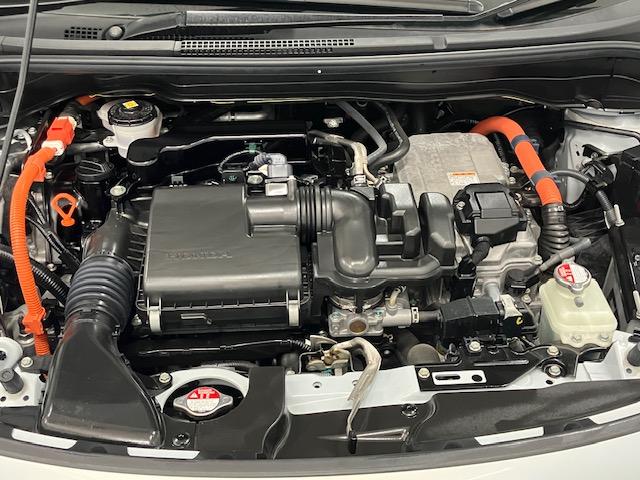 フィット ｅ：ＨＥＶホーム　ＬＥＤ・ディスプレイオーディオ・バックカメラ・ホンダＣＯＮＮＥＣＴ・スマートキー　前後誤発進抑制機能　クリソナ　助手席エアバッグ　運転席エアバッグ　ＬＥＤライト　ＵＳＢ接続　ＡＢＳ　サイドエアバッグ（20枚目）
