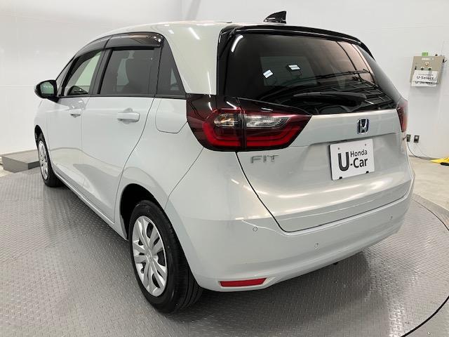 フィット ｅ：ＨＥＶホーム　ＬＥＤ・ディスプレイオーディオ・バックカメラ・ホンダＣＯＮＮＥＣＴ・スマートキー　前後誤発進抑制機能　クリソナ　助手席エアバッグ　運転席エアバッグ　ＬＥＤライト　ＵＳＢ接続　ＡＢＳ　サイドエアバッグ（27枚目）