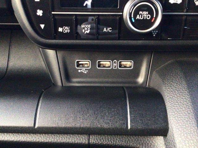 Ｎ－ＷＧＮカスタム Ｌホンダセンシング　ＬＥＤ・フルセグ・メモリナビ・ＤＶＤ・バックカメラ・純正ＡＷ・ＥＴＣ　クリソナ　ＥＴＣ付き　ブレーキサポート　スマ－トキ－　エアコン　ナビ＆ＴＶ　ＬＥＤヘッド　オートクルーズ　ＵＳＢ接続　盗難防止（10枚目）