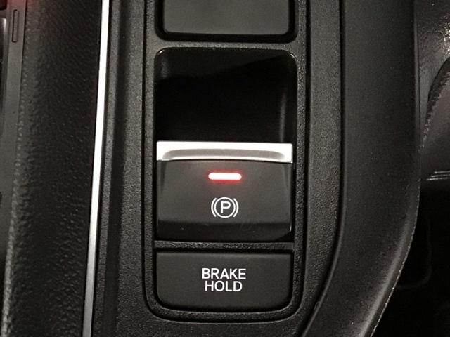 指先の操作でパーキングブレーキの「作動と解除」が行うことができる装備。ブレーキペダルから足を離しても停止し続けてくれるオートブレーキホールド機能。信号待ちなどの際には便利。ＥＣＯ運転で低燃費走行♪