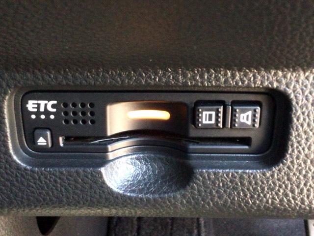 N-WGNカスタム L・ターボホンダセンシング LED・メモリナビ・CD・バックカメラ・純正AW・シートヒーター・ETC ブレーキサポート 盗難警報装置 横滑り防止機能 サイドエアバック クルーズC クリアランスソナ LEDヘッド シ-トヒ-タ-(9枚目)