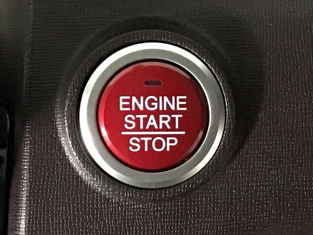 【スマートキー】持っているだけでエンジン始動や、ドアロックの開閉まで出来ちゃう賢く便利なスマートキーを装備！暗くなってもキー穴を捜す必要が無くとっても便利ですから人気の装備です♪