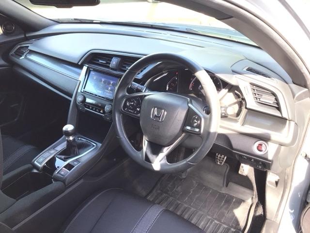 シビック ハッチバック　ＬＥＤ・フルセグ・メモリナビ・バックカメラ・純正ＡＷ・シートヒーター・ＥＴＣ　追突軽減ブレーキ　盗難防止装置　Ｂモニター　横滑防止　シートヒーター付き　ＬＥＤライト　フルセグＴＶ　スマートキー　ＡＡＣ（23枚目）