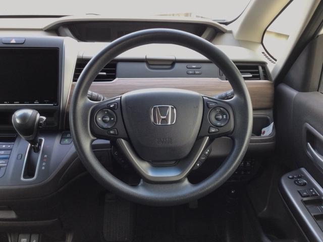 フリード G LED・フルセグ・メモリナビ・DVD・バックカメラ・シートヒーター・ETC Aクルーズ 3列シート カーテンエアバック LEDヘッドライト パワーウインドウ 地デジ Rカメラ イモビ VSA USB(17枚目)