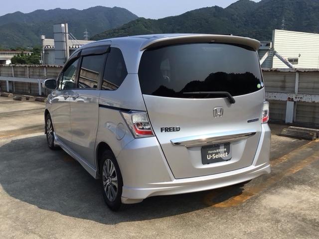 フリードハイブリッド ジャストセレクション　ＨＩＤ・ワンセグ・メモリナビ・バックカメラ・両側電動ドア・デジタルメーター　ナビテレビ　セキュリティー　横滑り防止機能　オートクルーズ　エアバック　ウォークスルー　ＤＶＤ再生可能　キーレスエントリー（5枚目）