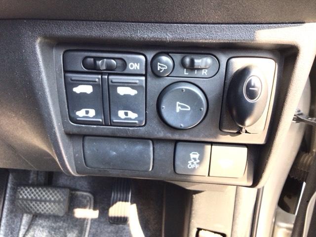 フリードハイブリッド ジャストセレクション　ＨＩＤ・ワンセグ・メモリナビ・バックカメラ・両側電動ドア・デジタルメーター　ナビテレビ　セキュリティー　横滑り防止機能　オートクルーズ　エアバック　ウォークスルー　ＤＶＤ再生可能　キーレスエントリー（7枚目）