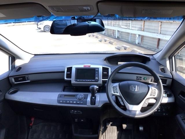 フリードハイブリッド ジャストセレクション　ＨＩＤ・ワンセグ・メモリナビ・バックカメラ・両側電動ドア・デジタルメーター　ナビテレビ　セキュリティー　横滑り防止機能　オートクルーズ　エアバック　ウォークスルー　ＤＶＤ再生可能　キーレスエントリー（17枚目）