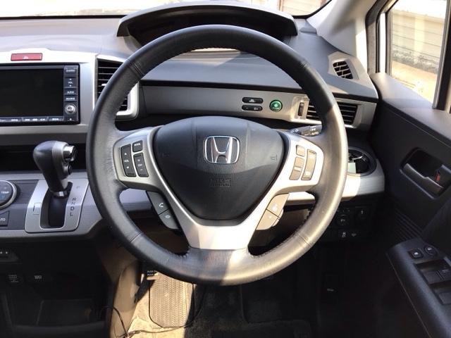 フリードハイブリッド ジャストセレクション　ＨＩＤ・ワンセグ・メモリナビ・バックカメラ・両側電動ドア・デジタルメーター　ナビテレビ　セキュリティー　横滑り防止機能　オートクルーズ　エアバック　ウォークスルー　ＤＶＤ再生可能　キーレスエントリー（18枚目）