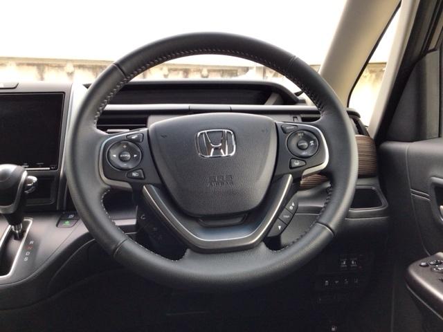 フリード＋ クロスターブラックスタイル　デモカーＵＰ・ＬＥＤ・フルセグ・メモリナビ・純正ＡＷ・シートヒーター　サイドエアバック　地デジフルセグ　ＤＶＤ　前後誤発進抑制　両側電動スライドドア　バックカメラ　助手席エアバッグ　フルオートエアコン（17枚目）