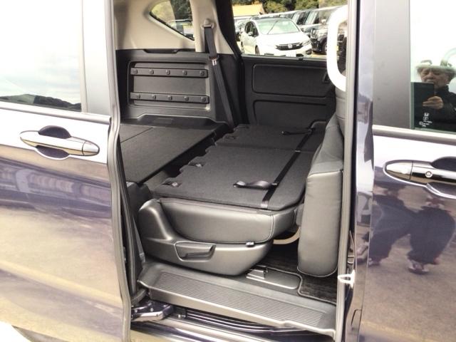 フリード＋ クロスターブラックスタイル　デモカーＵＰ・ＬＥＤ・フルセグ・メモリナビ・純正ＡＷ・シートヒーター　サイドエアバック　地デジフルセグ　ＤＶＤ　前後誤発進抑制　両側電動スライドドア　バックカメラ　助手席エアバッグ　フルオートエアコン（23枚目）