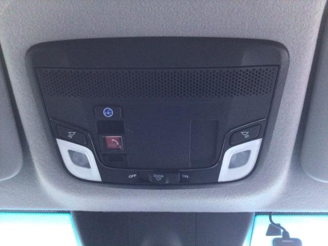 フィット ｅ：ＨＥＶネス　ＬＥＤ・オーディオレス・純正ＡＷ・スマートキー・ＥＣＯスイッチ・パーキングブレーキ　衝突軽減　パーキングセンサー　サイドカーテンエアバック　オートエアコン　スマキー　エアバッグ　ＥＴＣ　ＶＳＡ　イモビ（9枚目）