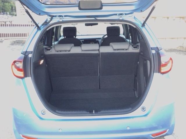 フィット ｅ：ＨＥＶネス　ＬＥＤ・オーディオレス・純正ＡＷ・スマートキー・ＥＣＯスイッチ・パーキングブレーキ　衝突軽減　パーキングセンサー　サイドカーテンエアバック　オートエアコン　スマキー　エアバッグ　ＥＴＣ　ＶＳＡ　イモビ（23枚目）