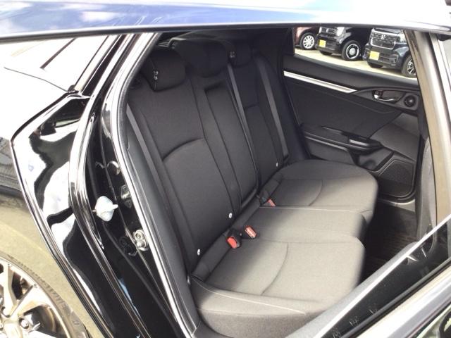 シビック ハッチバック　ＬＥＤ・フルセグ・メモリナビ・バックカメラ・純正ＡＷ・シートヒーター・ＥＴＣ　追突軽減ブレーキ　盗難防止装置　Ｂモニター　横滑防止　シートヒーター付き　ＬＥＤライト　フルセグＴＶ　スマートキー　ＡＡＣ（14枚目）