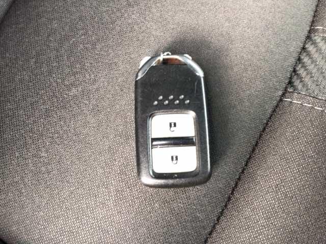 シビック ハッチバック　ＬＥＤ・フルセグ・メモリナビ・バックカメラ・純正ＡＷ・シートヒーター・ＥＴＣ　追突軽減ブレーキ　盗難防止装置　Ｂモニター　横滑防止　シートヒーター付き　ＬＥＤライト　フルセグＴＶ　スマートキー　ＡＡＣ（19枚目）