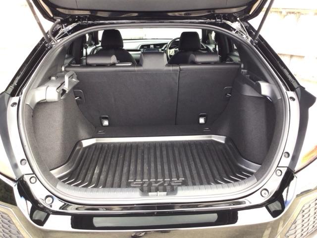 シビック ハッチバック　ＬＥＤ・フルセグ・メモリナビ・バックカメラ・純正ＡＷ・シートヒーター・ＥＴＣ　追突軽減ブレーキ　盗難防止装置　Ｂモニター　横滑防止　シートヒーター付き　ＬＥＤライト　フルセグＴＶ　スマートキー　ＡＡＣ（24枚目）