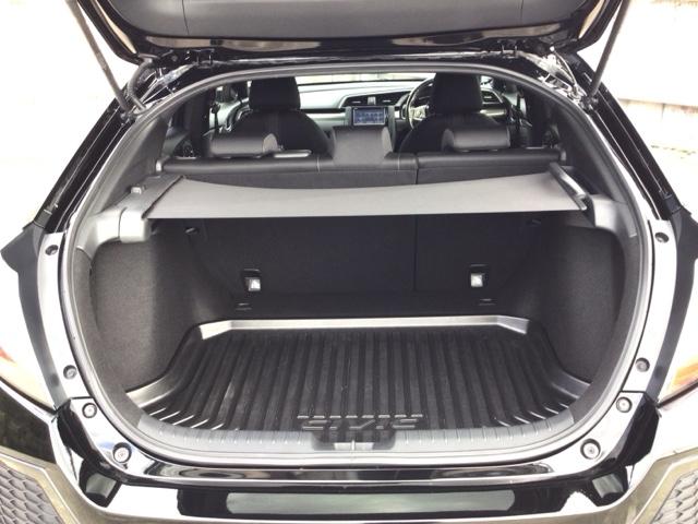 シビック ハッチバック　ＬＥＤ・フルセグ・メモリナビ・バックカメラ・純正ＡＷ・シートヒーター・ＥＴＣ　追突軽減ブレーキ　盗難防止装置　Ｂモニター　横滑防止　シートヒーター付き　ＬＥＤライト　フルセグＴＶ　スマートキー　ＡＡＣ（37枚目）