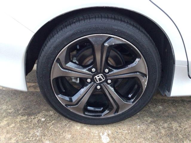 ジェイド ハイブリッドＲＳ・ホンダセンシング　ＬＥＤ・フルセグ・メモリナビ・ＤＶＤ・バックカメラ・純正ＡＷ・ＥＴＣ　衝突軽減Ｂ　助手席エアバッグ　サイドエアバック　オートクルーズコントロール　ＬＥＤライト　イモビライザー　地デジ　ＥＴＣ車載器（12枚目）