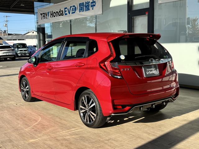 フィットハイブリッド Ｓホンダセンシング　Ｈｏｎｄａ純正フルセグＮＡＶＩ・ＨｏｎｄａＳＥＮＳＩＮＧ・ＬＥＤヘッドライトドラレコ・アルミホイール　スマ－トキ－　ナビＴＶ　アクティブクルーズコントロール　パワーウインドウ　ドライブレコーダ　ＡＡＣ（7枚目）