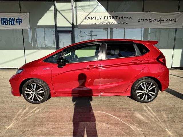フィットハイブリッド Ｓホンダセンシング　Ｈｏｎｄａ純正フルセグＮＡＶＩ・ＨｏｎｄａＳＥＮＳＩＮＧ・ＬＥＤヘッドライトドラレコ・アルミホイール　スマ－トキ－　ナビＴＶ　アクティブクルーズコントロール　パワーウインドウ　ドライブレコーダ　ＡＡＣ（8枚目）
