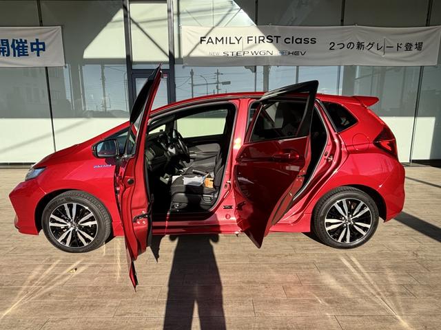 フィットハイブリッド Ｓホンダセンシング　Ｈｏｎｄａ純正フルセグＮＡＶＩ・ＨｏｎｄａＳＥＮＳＩＮＧ・ＬＥＤヘッドライトドラレコ・アルミホイール　スマ－トキ－　ナビＴＶ　アクティブクルーズコントロール　パワーウインドウ　ドライブレコーダ　ＡＡＣ（9枚目）