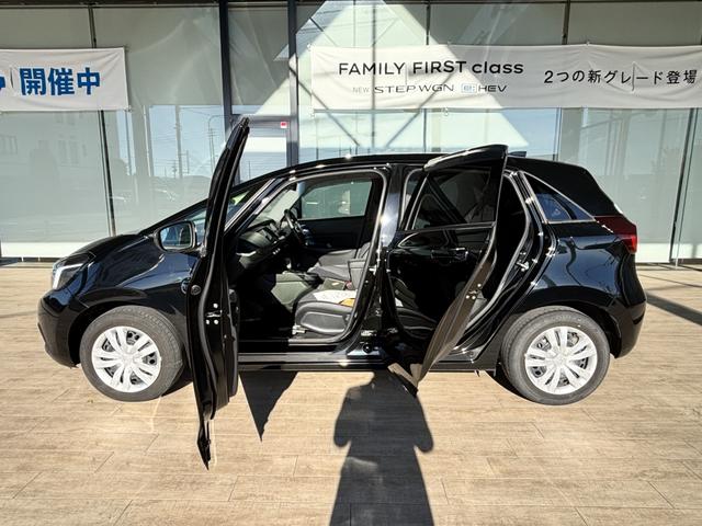 フィット ホーム　Ｈｏｎｄａ純正フルセグＮＡＶＩ・ＨｏｎｄａＳＥＮＳＩＮＧ・ＬＥＤヘッドライトＨｏｎｄａＣＯＮＮＥＣＴ・前後ドラレコ・ＥＴＣ　リアカメ　ＬＥＤライト　フルセグＴＶ　エアバッグ　スマ－トキ－　ＥＴＣ車載器（9枚目）