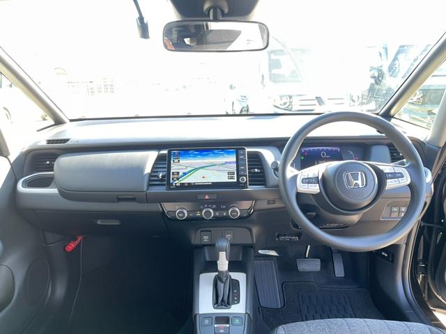 フィット ホーム　Ｈｏｎｄａ純正フルセグＮＡＶＩ・ＨｏｎｄａＳＥＮＳＩＮＧ・ＬＥＤヘッドライトＨｏｎｄａＣＯＮＮＥＣＴ・前後ドラレコ・ＥＴＣ　リアカメ　ＬＥＤライト　フルセグＴＶ　エアバッグ　スマ－トキ－　ＥＴＣ車載器（10枚目）