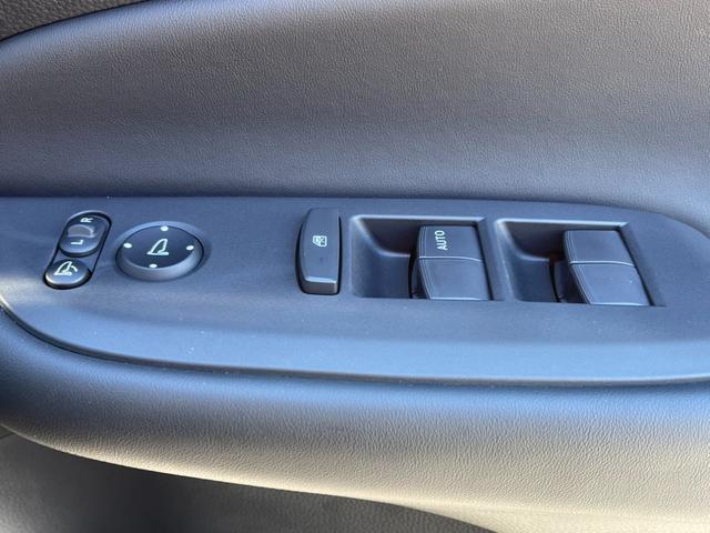 フィット ホーム　Ｈｏｎｄａ純正フルセグＮＡＶＩ・ＨｏｎｄａＳＥＮＳＩＮＧ・ＬＥＤヘッドライトＨｏｎｄａＣＯＮＮＥＣＴ・前後ドラレコ・ＥＴＣ　リアカメ　ＬＥＤライト　フルセグＴＶ　エアバッグ　スマ－トキ－　ＥＴＣ車載器（16枚目）