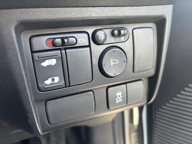 フリード Gジャストセレクション 社外フルセグNAVI・ETC・HIDヘッドライト Bモニター スマトキー 地上デジタルTV 助手席エアバッグ AUTOエアコン パワステ ナビTV 両側スライド片側電動 運転席エアバッグ PW ABS(18枚目)