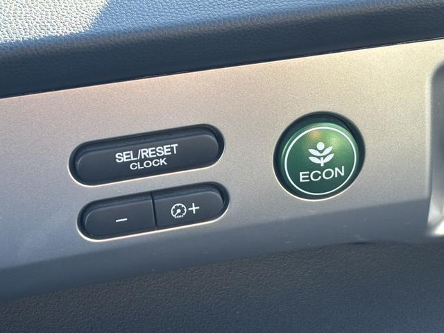 フリード Gジャストセレクション 社外フルセグNAVI・ETC・HIDヘッドライト Bモニター スマトキー 地上デジタルTV 助手席エアバッグ AUTOエアコン パワステ ナビTV 両側スライド片側電動 運転席エアバッグ PW ABS(20枚目)