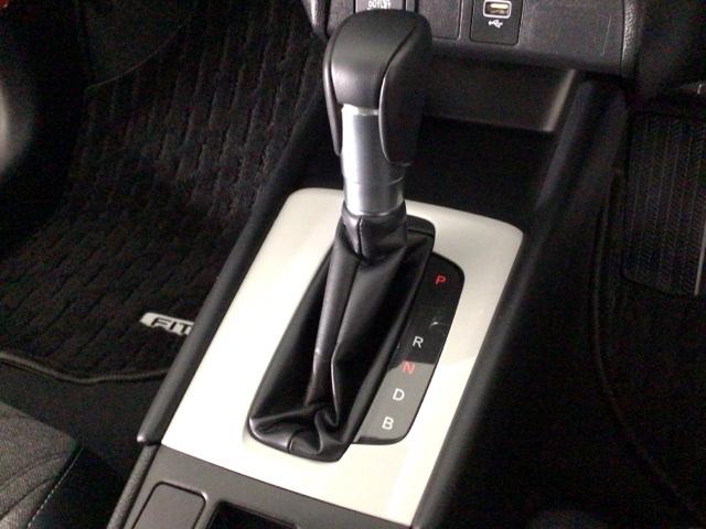 フィット ｅ：ＨＥＶホーム　レンタＵＰ・フルセグ・メモリナビ・バックカメラ・ホンダＣＯＮＮＥＣＴ・ＥＴＣ　前後誤発進抑制機能　クリソナ　助手席エアバッグ　運転席エアバッグ　アイドリングストップ　ＬＥＤライト　ＵＳＢ接続　ＡＢＳ（18枚目）